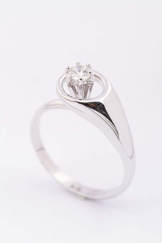 White gold ring with a brilliant