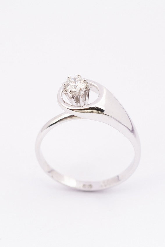 White gold ring with a brilliant