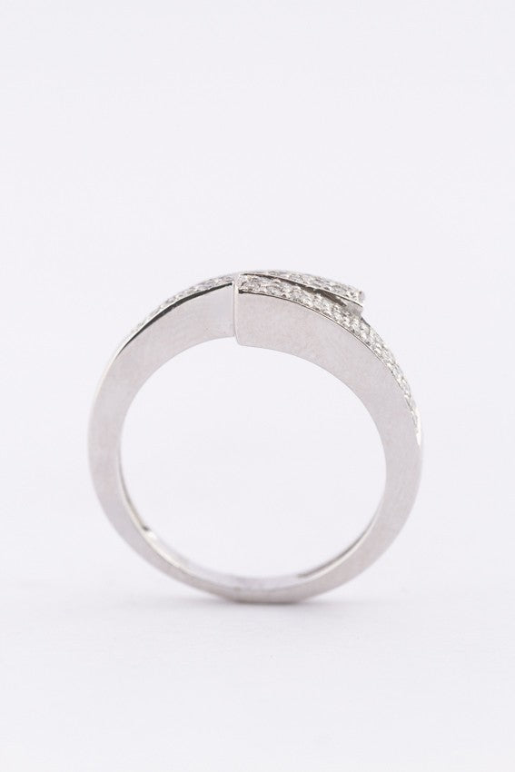 Wit gouden slag ring met 46 briljanten