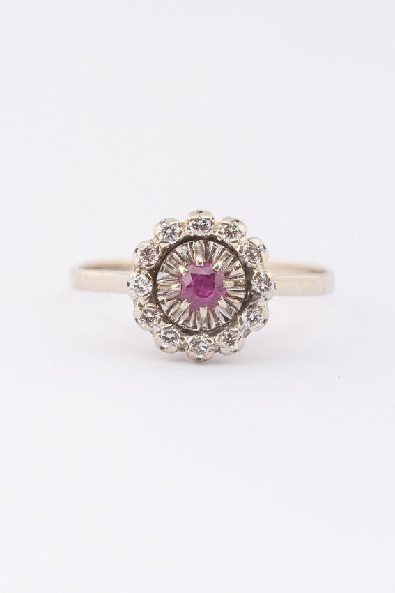 Wit gouden ring met briljanten en robijn