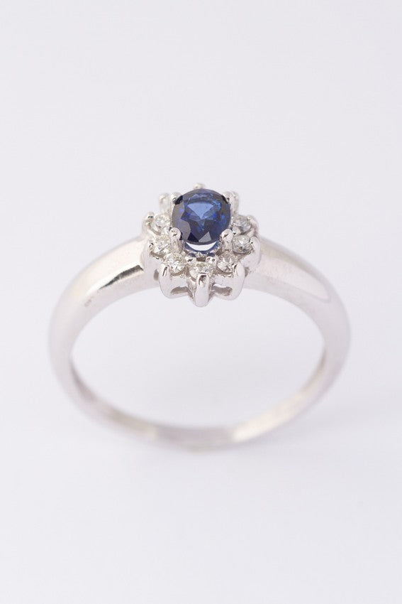 Wit gouden ring met saffier en briljanten