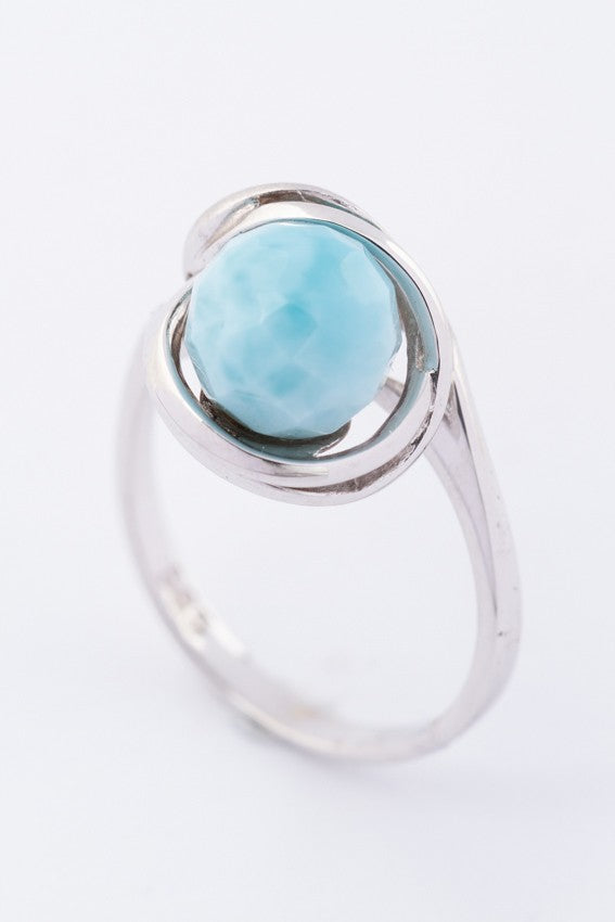 Wit gouden ring met larimar