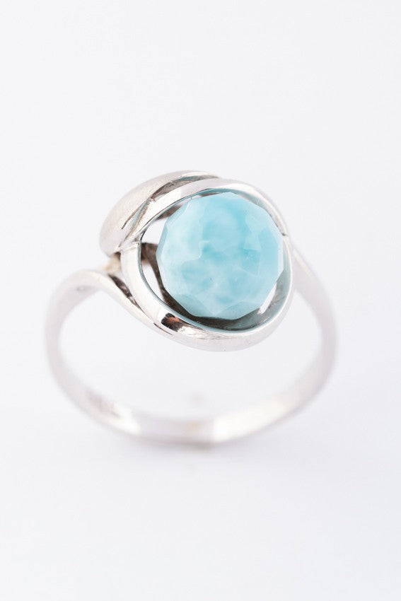 Wit gouden ring met larimar
