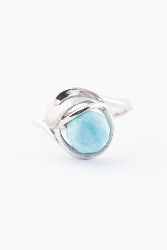 Wit gouden ring met larimar