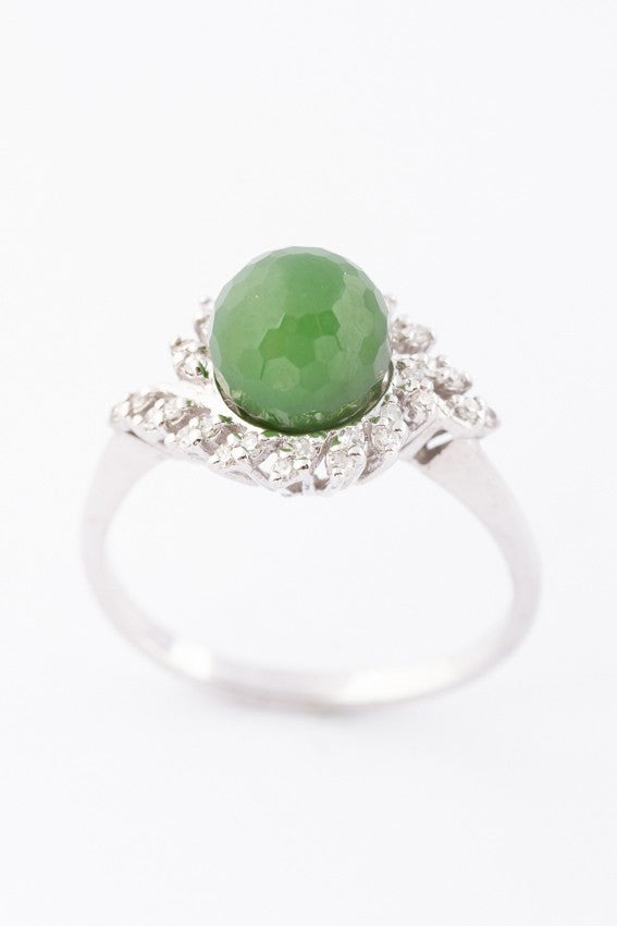 Wit gouden ring met jade en briljant