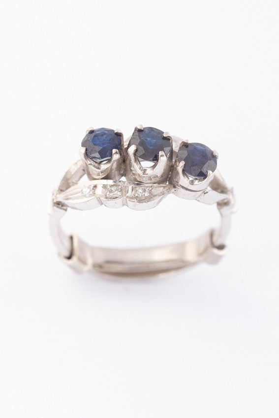 Wit gouden ring met saffier en briljant