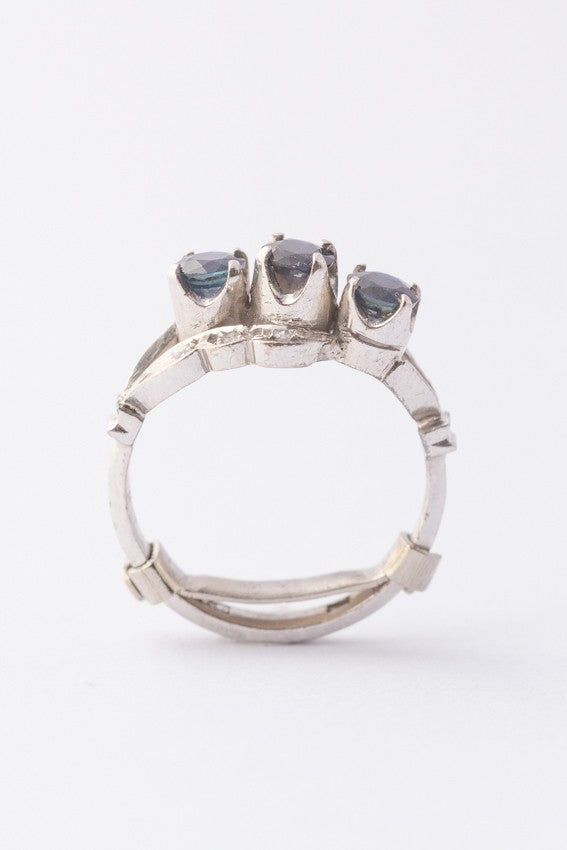 Wit gouden ring met saffier en briljant