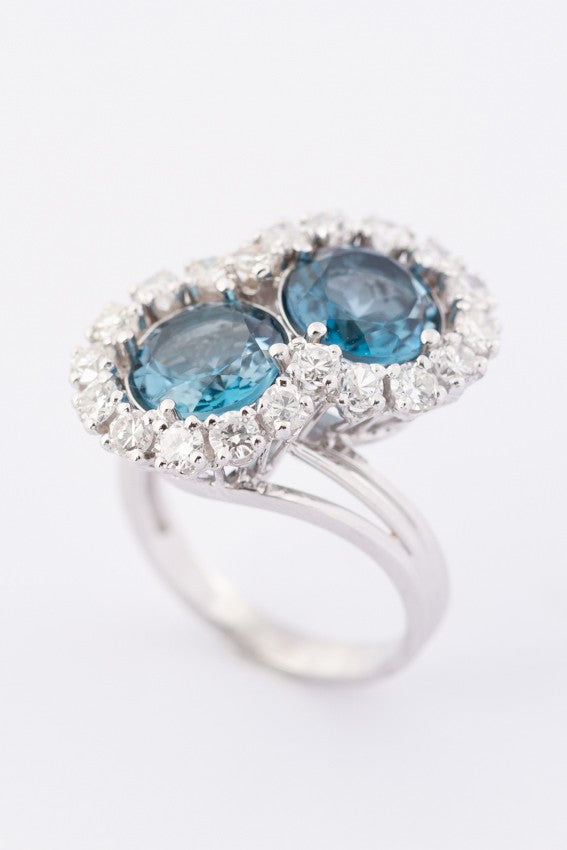 Wit gouden slag ring met topaas en briljanten