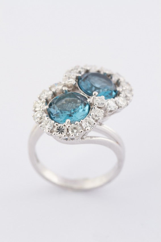 Wit gouden slag ring met topaas en briljanten