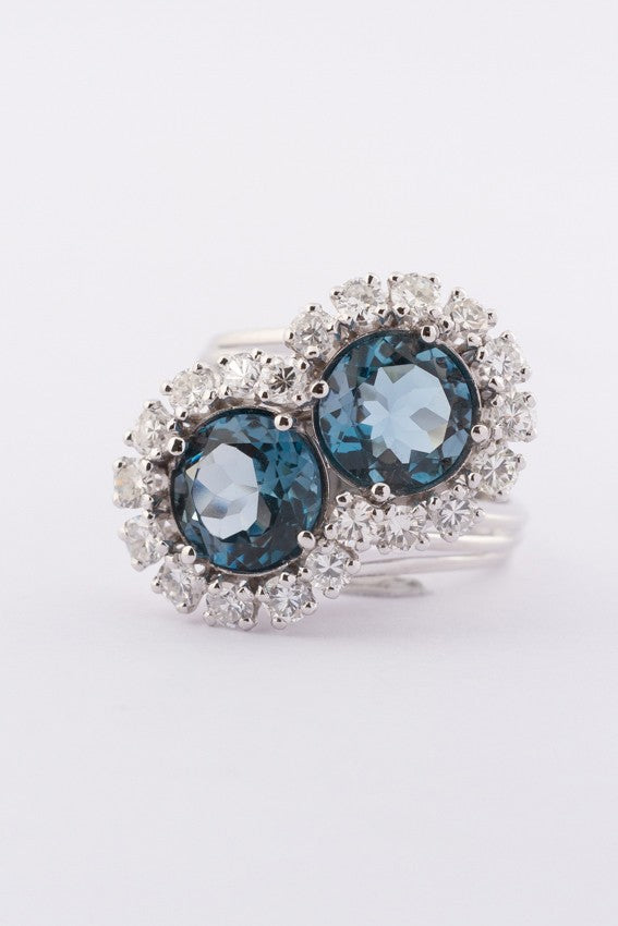 Wit gouden slag ring met topaas en briljanten