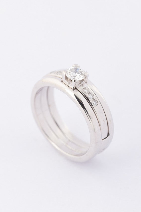 Wit gouden dubbele ring met 7 briljanten