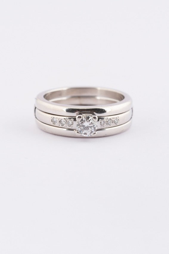 Wit gouden dubbele ring met 7 briljanten