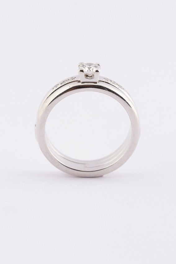 Wit gouden dubbele ring met 7 briljanten