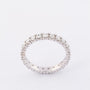 Wit gouden alliance ring met 23 briljanten. Totaal 1.05 ct.