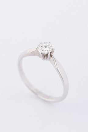 Wit gouden solitair ring met een briljant van ca. 0.38 ct.