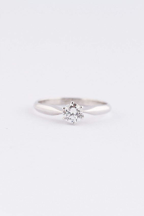 Wit gouden solitair ring met een briljant van ca. 0.38 ct.