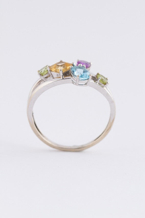 Wit gouden ring met diverse edelstenen