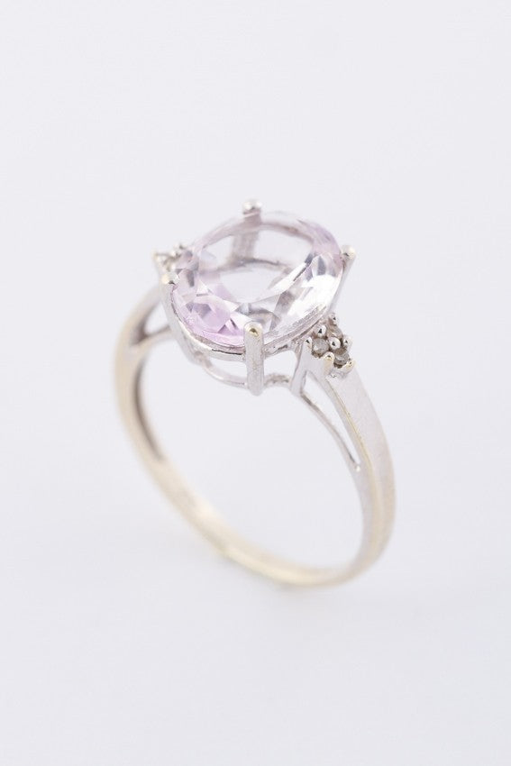9 krt. ring met amethist en 6 diamanten (Bwg)