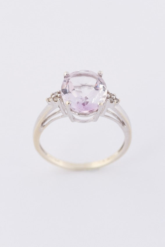 9 krt. ring met amethist en 6 diamanten (Bwg)