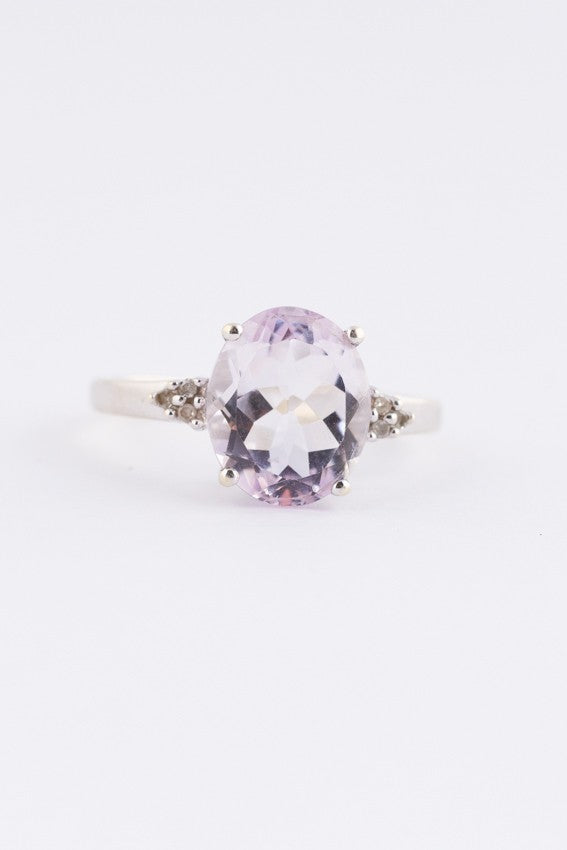 9 krt. ring met amethist en 6 diamanten (Bwg)