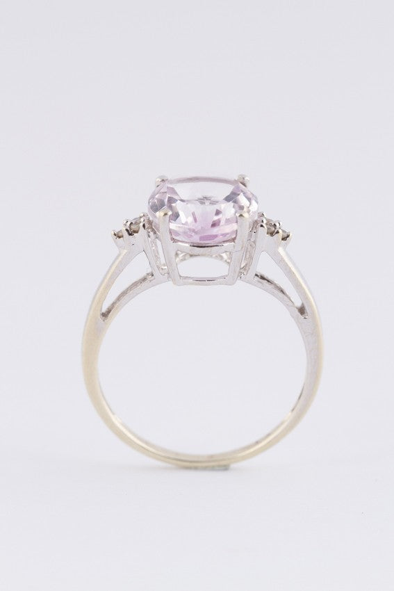 9 krt. ring met amethist en 6 diamanten (Bwg)