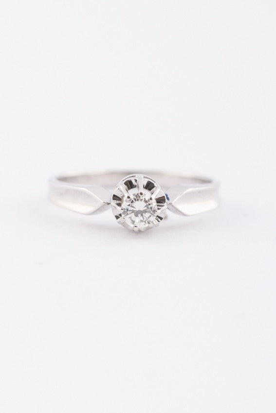 White gold solitaire ring with a brilliant of approx. 0.18 ct.