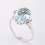 Wit gouden ring met natuurlijke aquamarijn en briljanten