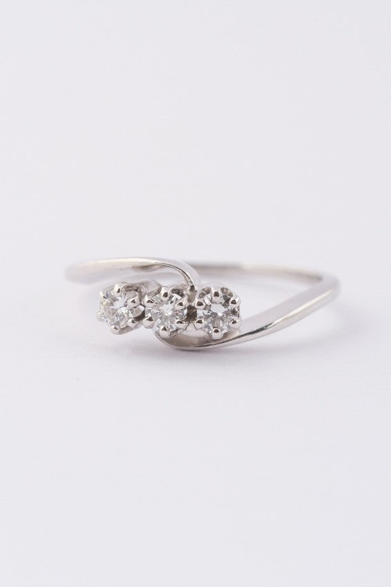 White gold ring with 3 brilliant-cut diamonds. Approx. 0.30 ct.