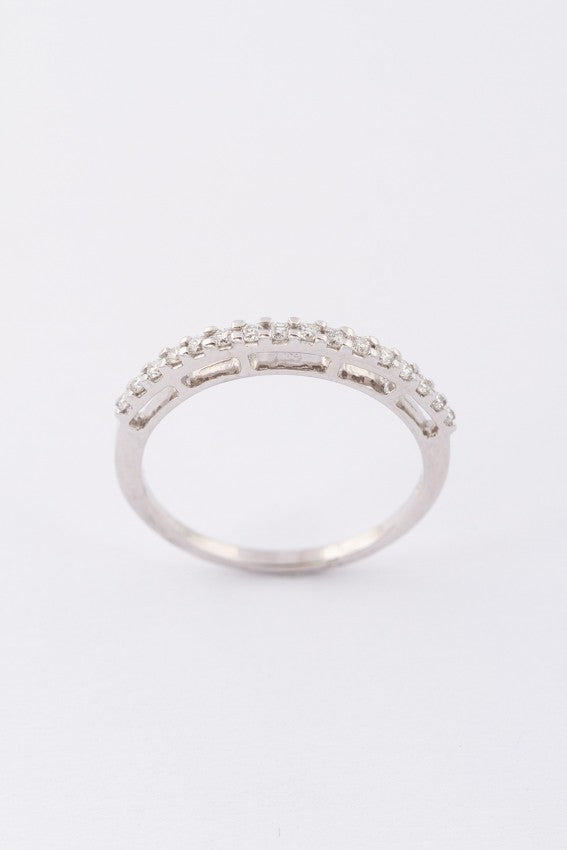 Wit gouden rijring met 16 briljanten