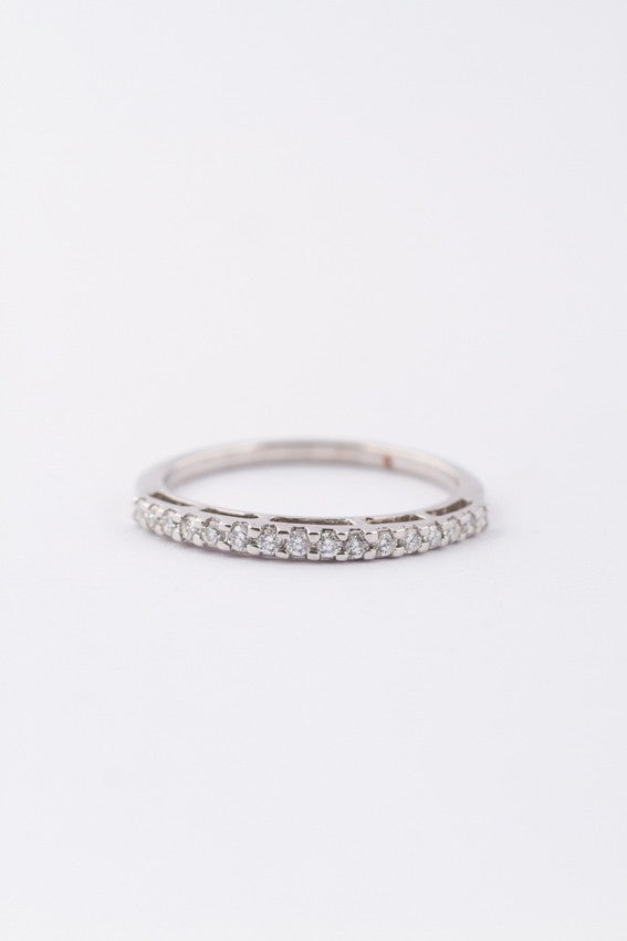 Wit gouden rijring met 16 briljanten