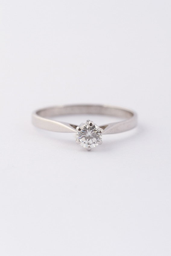 Wit gouden solitair ring met een briljant (0.35 ct.)