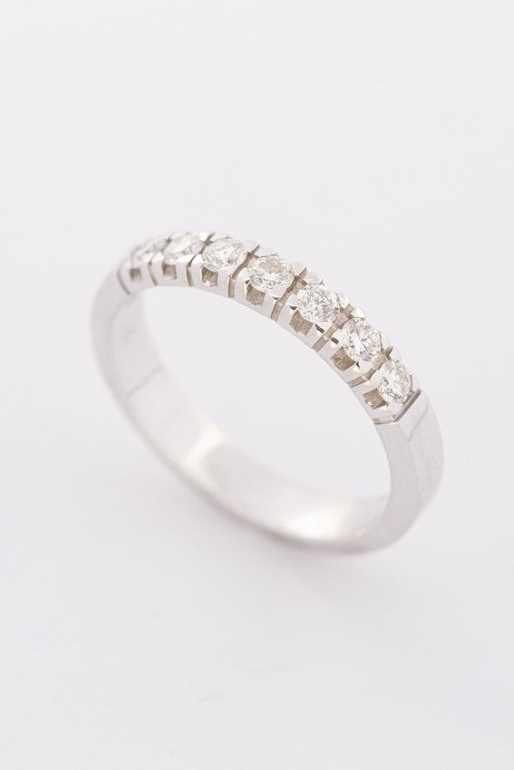 White gold row ring with seven brilliant-cut diamonds. 0.35 ct.