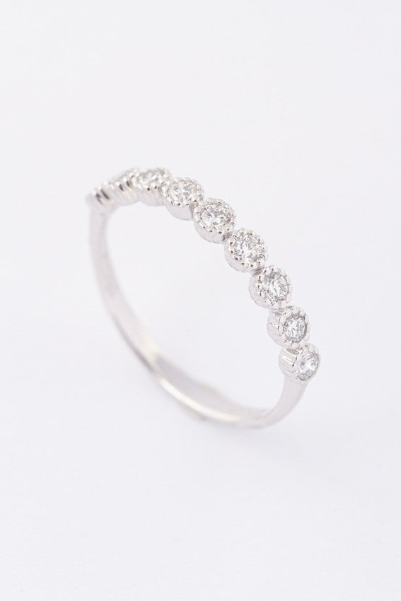 White gold ring with 9 brilliant-cut diamonds. Total weight approx. 0.22 ct.