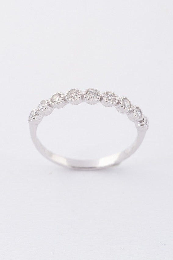 White gold ring with 9 brilliant-cut diamonds. Total weight approx. 0.22 ct.