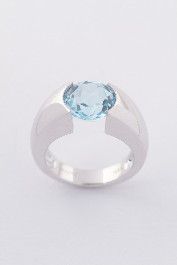 White gold ring with interchangeable stones