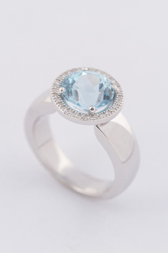 White gold ring with a blue topaz