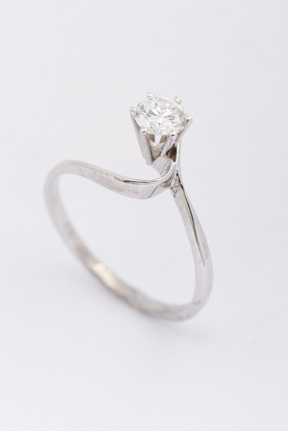 White gold ring with brilliant