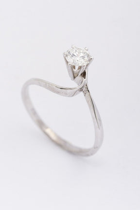 White gold ring with brilliant