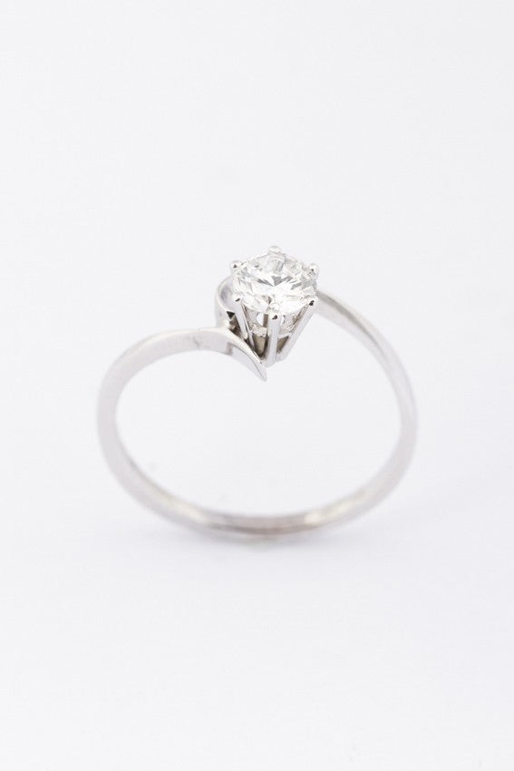 White gold ring with brilliant