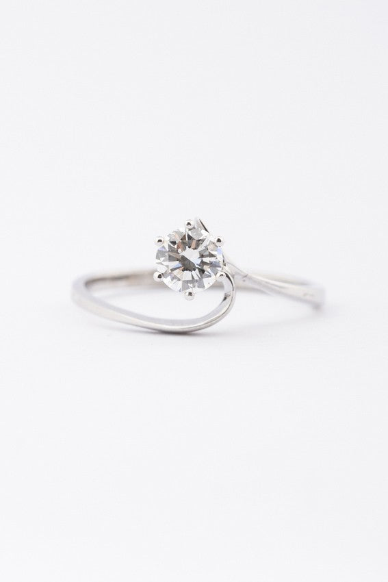 White gold ring with brilliant