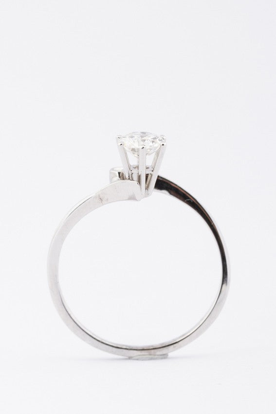 White gold ring with brilliant