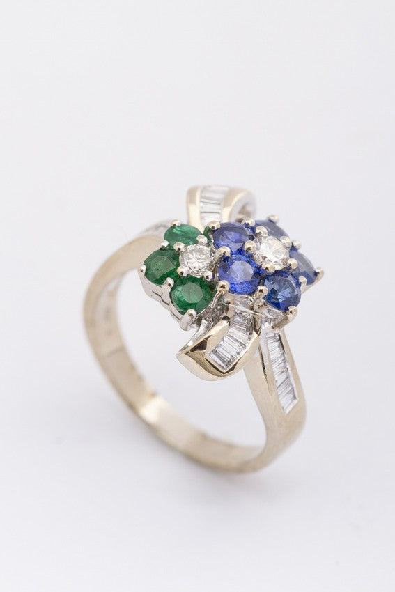 White gold bow ring with sapphire, emerald and diamonds