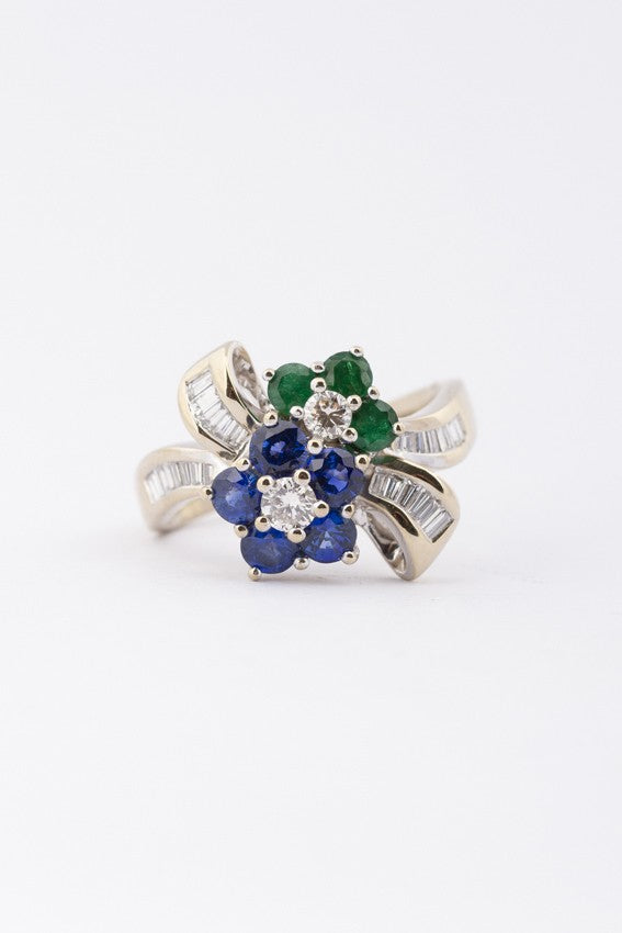 White gold bow ring with sapphire, emerald and diamonds