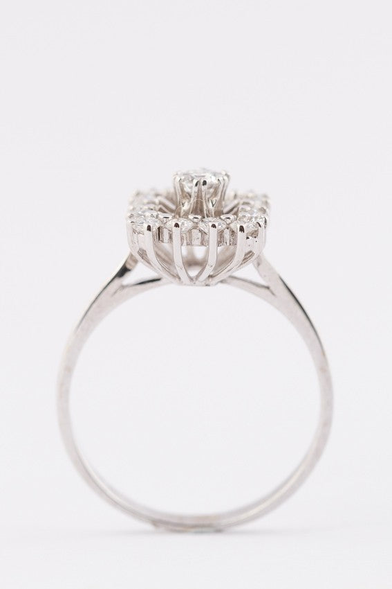 White gold entourage ring with diamonds. Total weight approx. 0.47 ct.