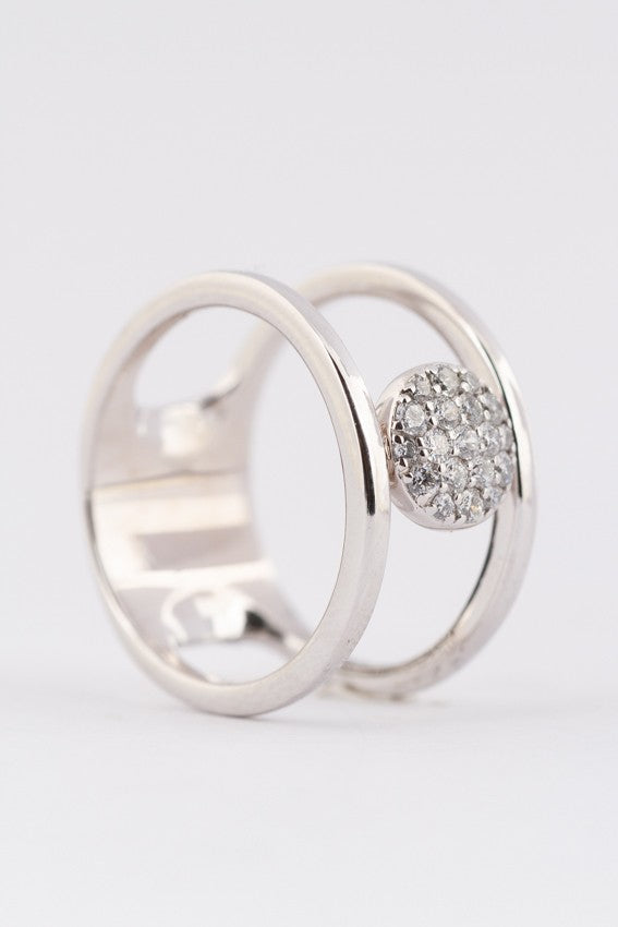 White gold double ring with 24 diamonds