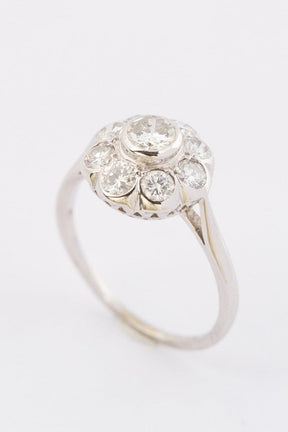 White gold entourage ring with 9 brilliant-cut diamonds. Total 1.00 ct.