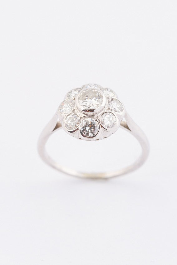 White gold entourage ring with 9 brilliant-cut diamonds. Total 1.00 ct.