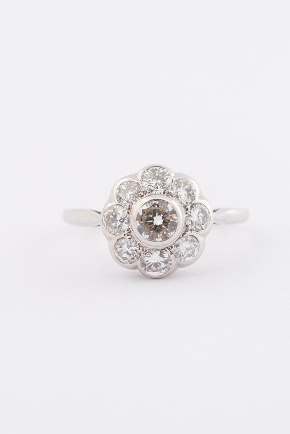 White gold entourage ring with 9 brilliant-cut diamonds. Total 1.00 ct.