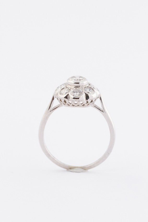 White gold entourage ring with 9 brilliant-cut diamonds. Total 1.00 ct.