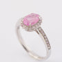 Wit gouden entourage ring met roze saffier en briljanten